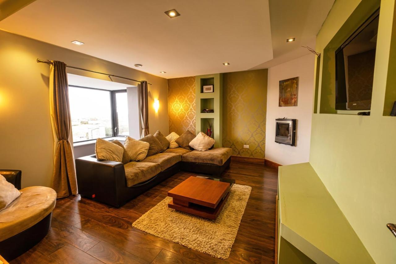 فيلا إنيسكرونفي House By The Sea & Golf Course المظهر الخارجي الصورة