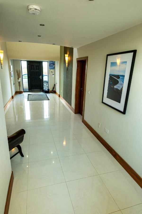 فيلا إنيسكرونفي House By The Sea & Golf Course المظهر الخارجي الصورة